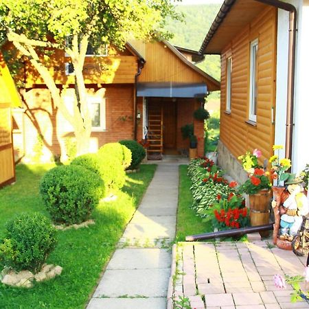 У Андрія Hotel Jaremcse Kültér fotó