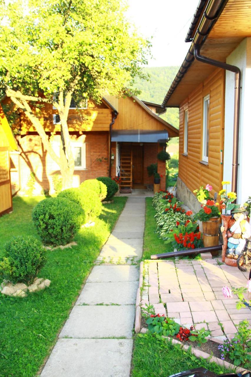 У Андрія Hotel Jaremcse Kültér fotó